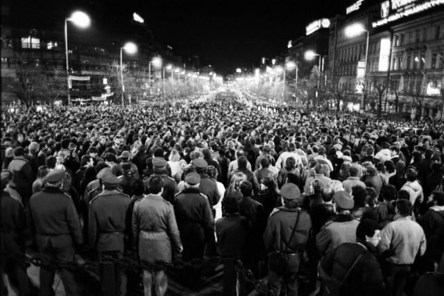 Demonstrace na Václavském náměstí v Praze u příležitosti 20. výročí upálení Jana Palacha (Palachův týden)