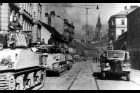 Americké tanky Sherman Rudé armády v ulicích Brna