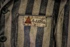 Košile vězně z koncentračního tábora Osvětim