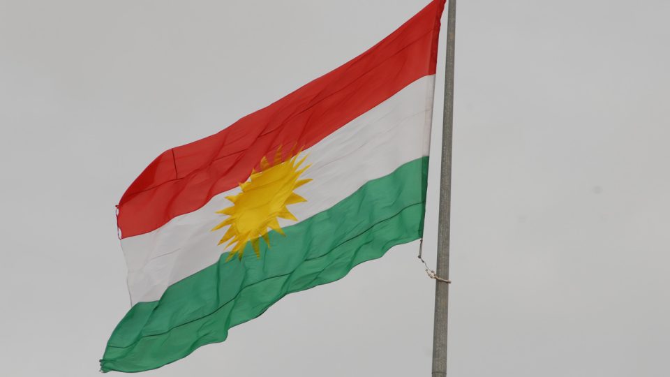 Kurdská vlajka. Kurdové v Iráku
