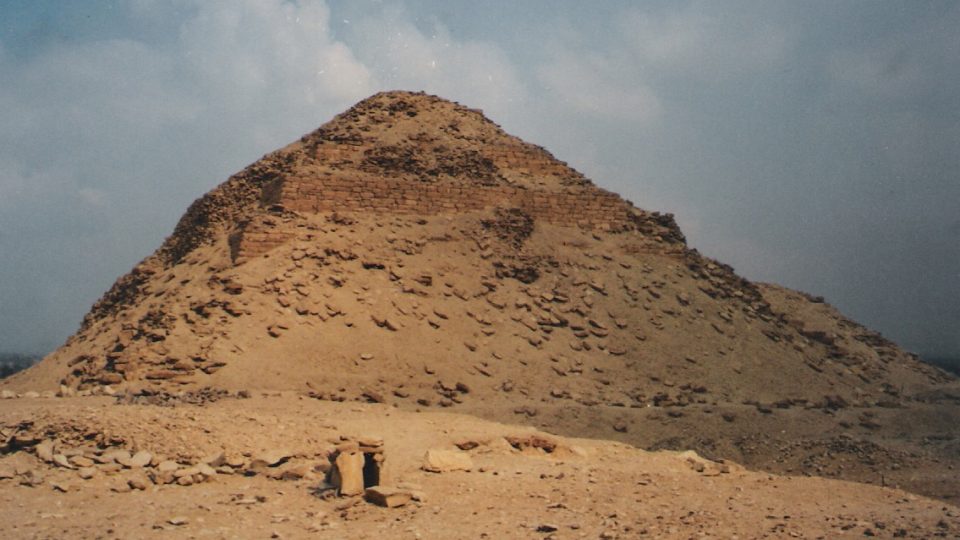 Abúsír - Neferirkarevova pyramida, kterou objevili čeští egyptologové