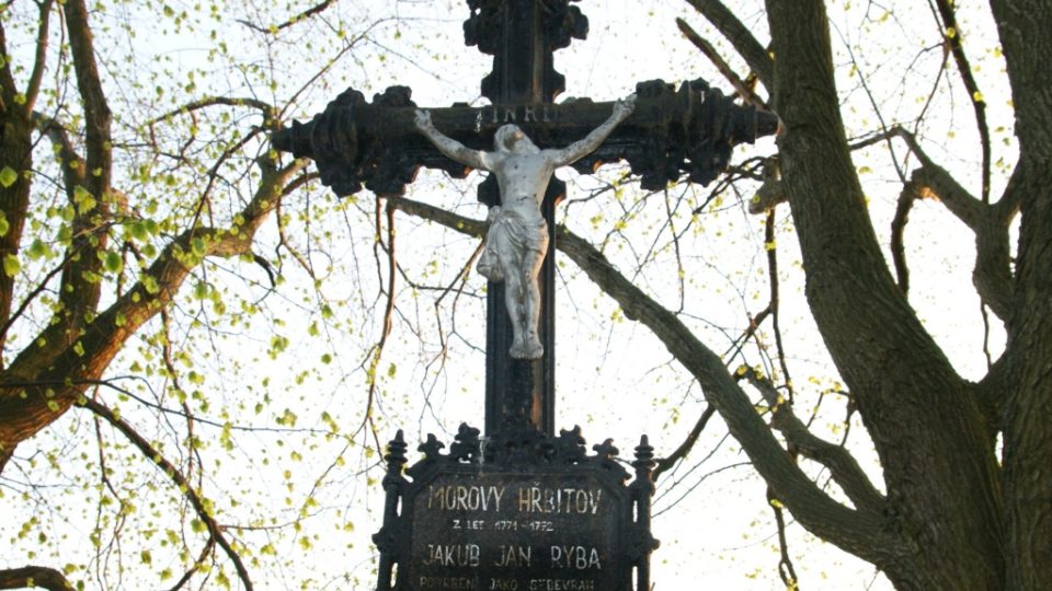 Kříž pomníku na bývalém morovém hřbitově v Rožmitále pod Třemšínem