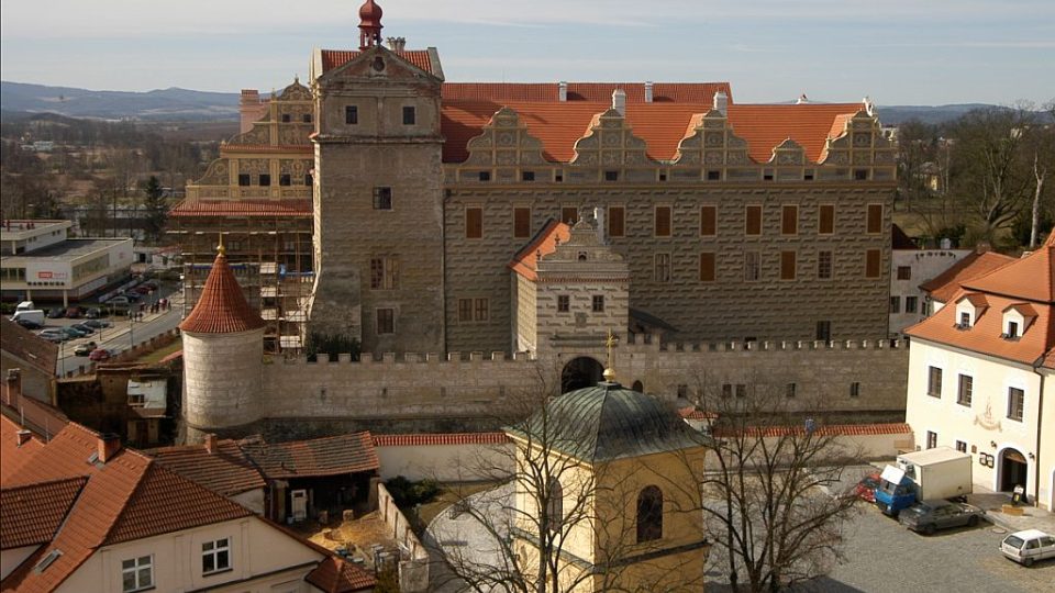 Zámek Horšovský Týn byl přestavěn původně z hradu kastelového typu