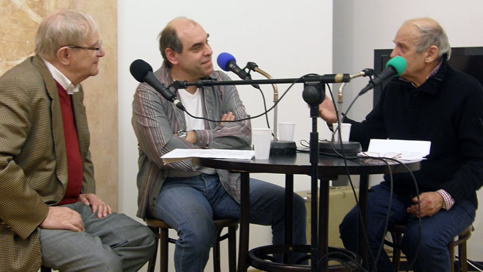 Jiří Suchý, Miroslav Táborský a Jiří Anderle při veřejné nahrávce pořadu Dva v Africe (leden 2012)