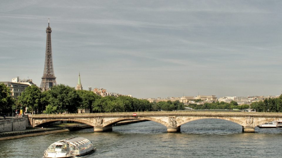 Paříž – Most invalidů a Eiffelova věž