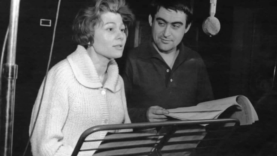 Dagmar Sedláčková a Ilja Racek při natáčení rozhlasové hry Sluneční hodiny (30.4. 1962)