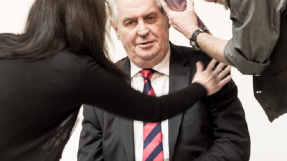 Oficiální portrét prezidenta tentokrát nepořizovala ČTK. Zeman se rozhodl pro renomovaného fotografa Herberta Slavíka