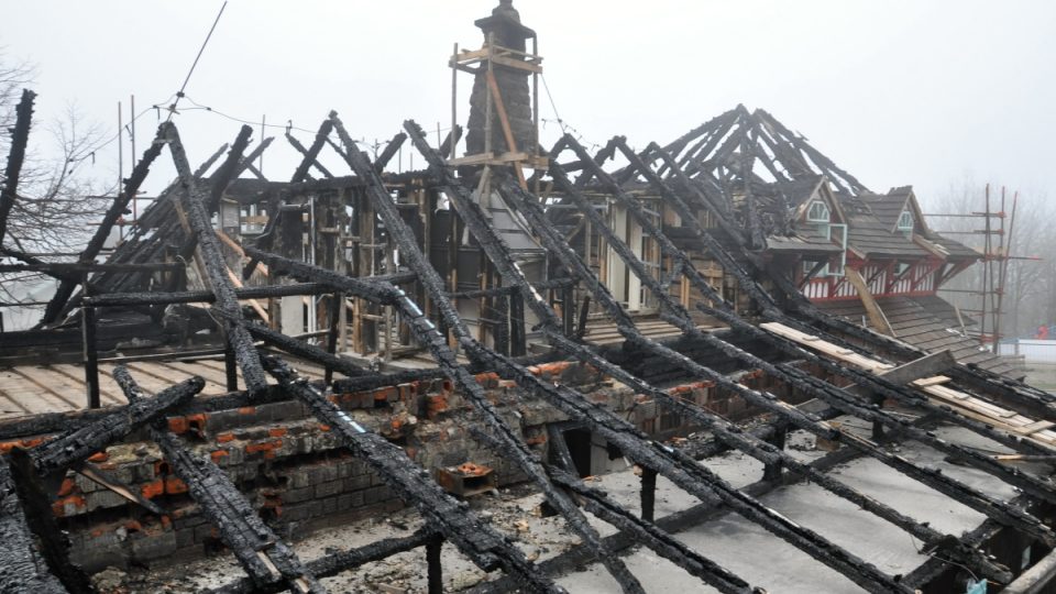 Neveselý pohled na Libušín dva měsíce po požáru