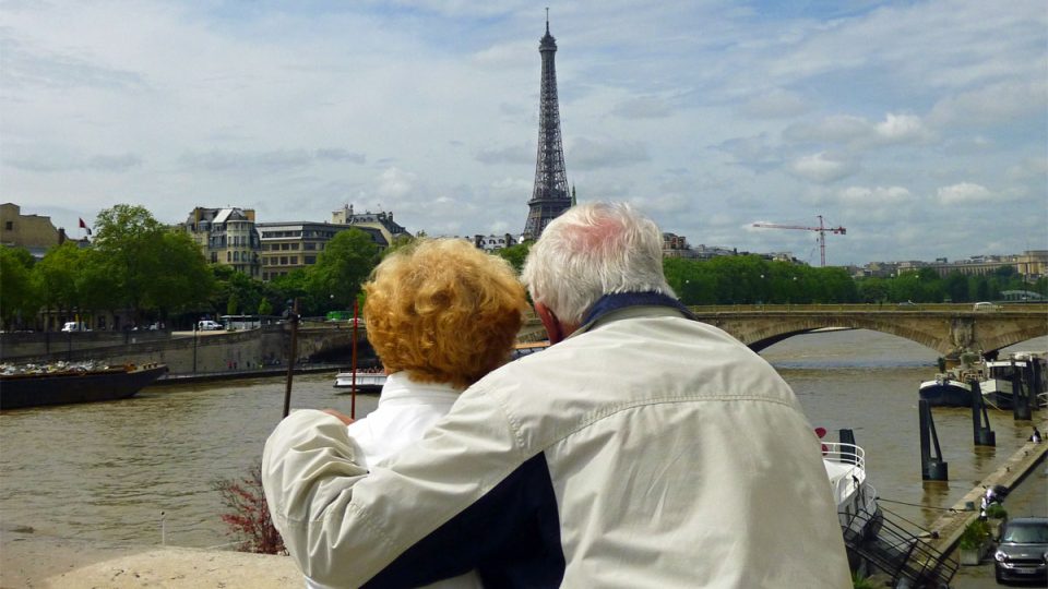 Paříž je městem pro zamilované v každém věku 