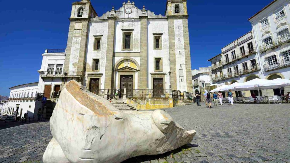 Město Évora - místo kulturního dědictví UNESCO, krásná katedrála, zajímavá kostnice v kostele sv. Františka