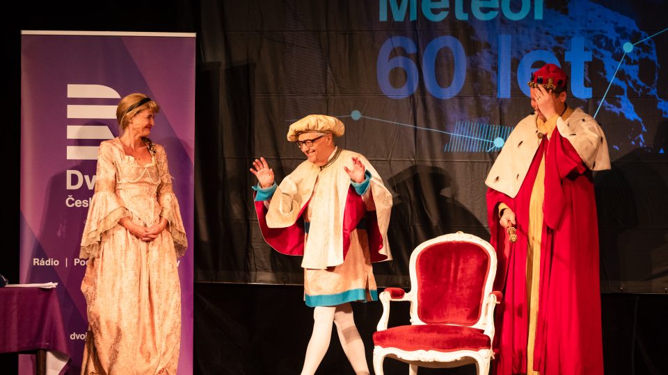 Miloň Čepelka jako princ Jasoň, Petr Sobotka jako král a Kateřina Březinová jako Zlatovláska