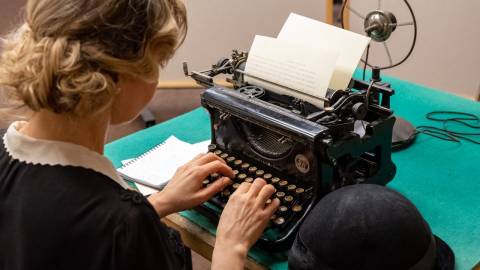 Zdeňka Trachtová si vyzkoušela, jak se psalo na starém psacím stroji