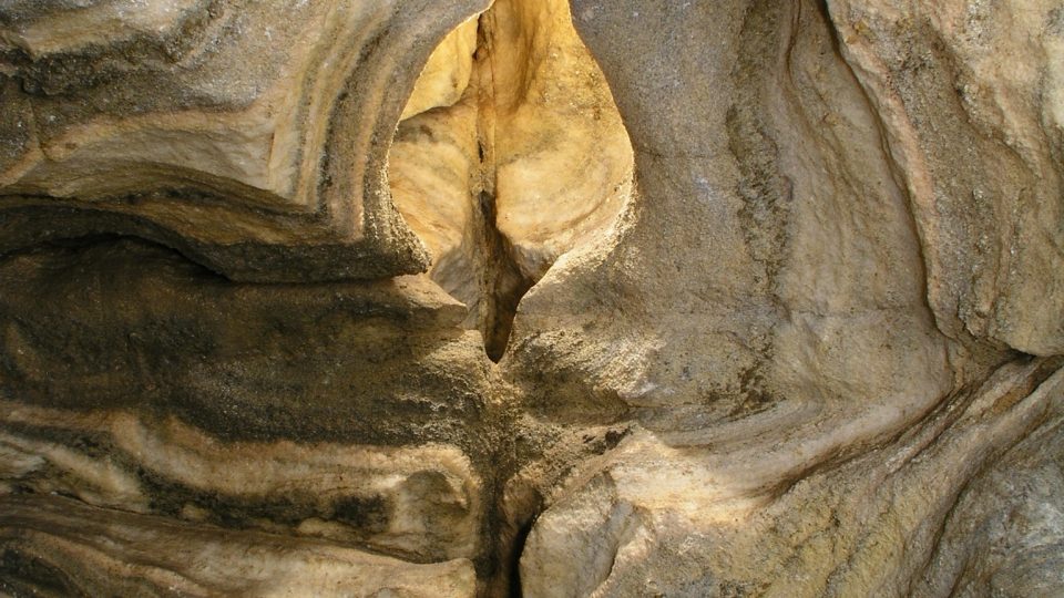 Korozní tvar ve Spojovací chodbě v Chýnovské jeskyni