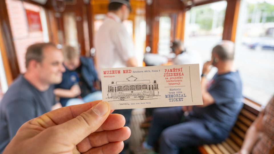 Tobogan z historické tramvaje