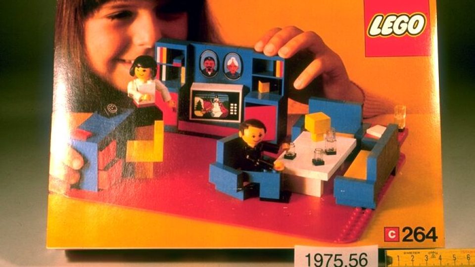 Stavebnice Lego z roku 1975: Obývák s psacím stolem