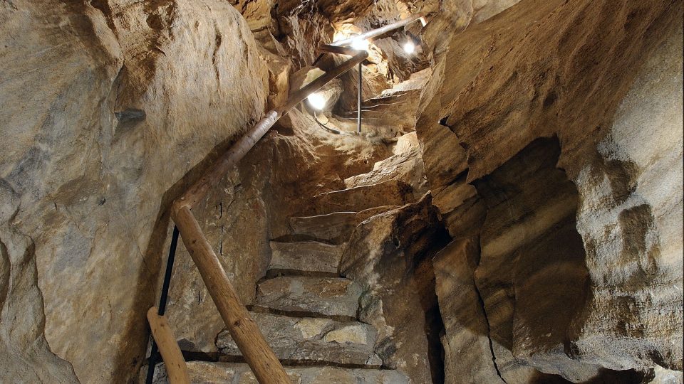 Čertovy schody v Chýnovské jeskyni