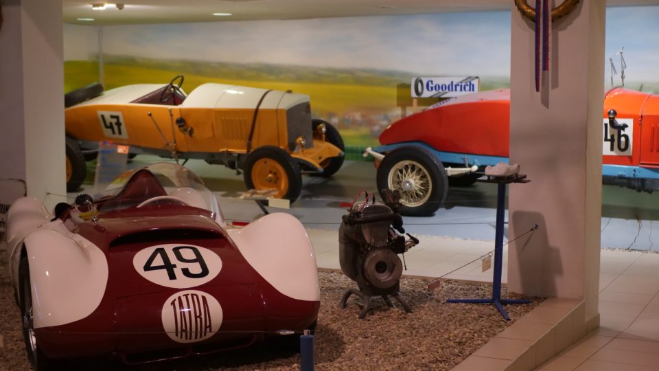 Závodní vozy Tatra různých generací