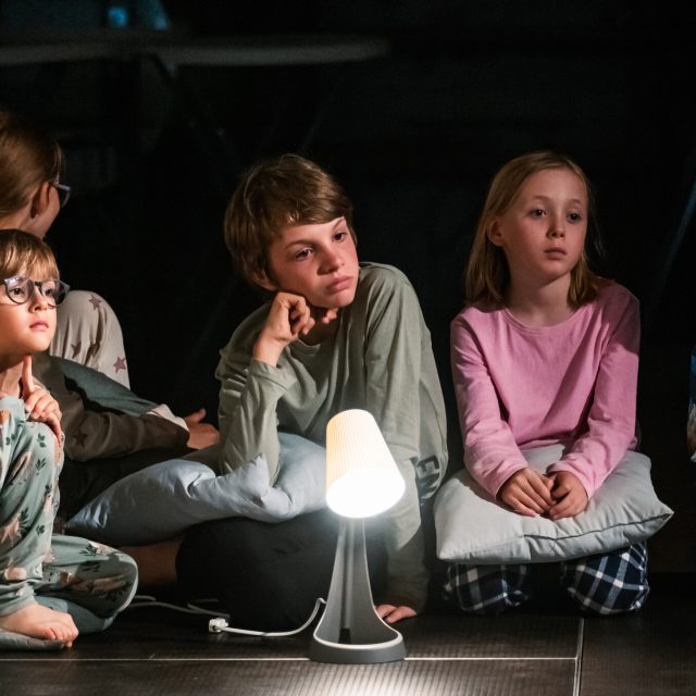 Dismančata vystoupila na festivalu Mami,  tati,  dějou se věci ve Velkém mlýně v Libni,  září 2025 | foto: AdlerArt