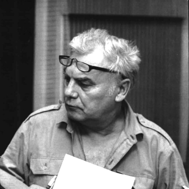 Petr Haničinec před rozhlasovým mikrofonem někdy v 60. letech | foto: Archivní a programové fondy Českého rozhlasu