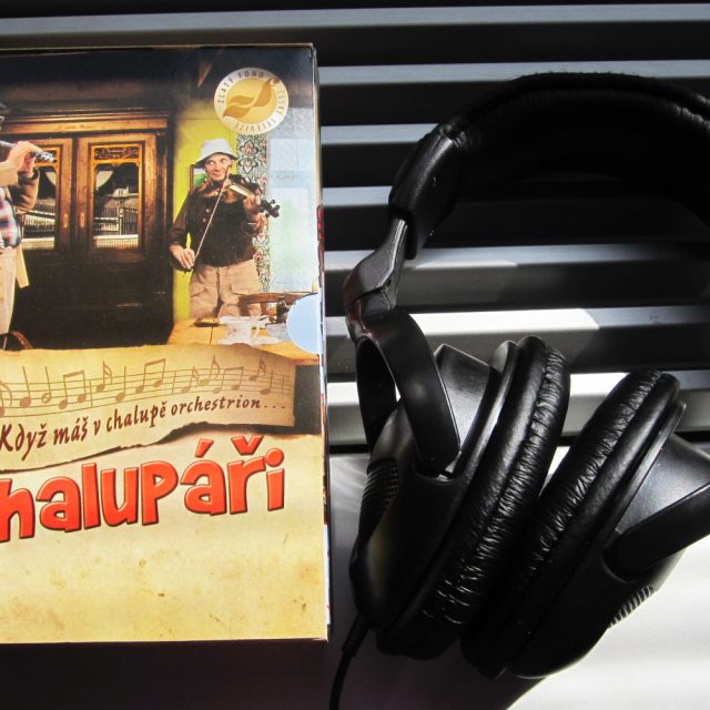 DVD komplet seriálu Chalupáři. Ideální tip na víkend nebo dovolenou v křesle. | foto: Rostislav Taud,  Český rozhlas