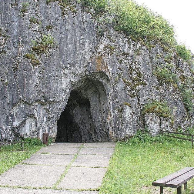 Portál jeskyně Balcarka v Moravském krasu | foto: Zdeněk Pražák,   CC BY-SA 3.0