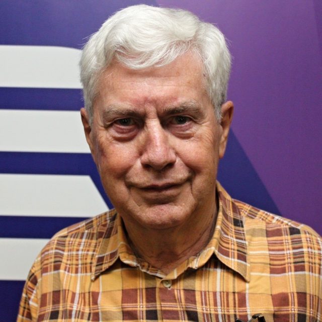 Astronom se podle Jiřího Grygara pozná jednoduše. Když jde ven,  vždycky se podívá nahoru. I ve dne | foto: Adam Kebrt,  Český rozhlas