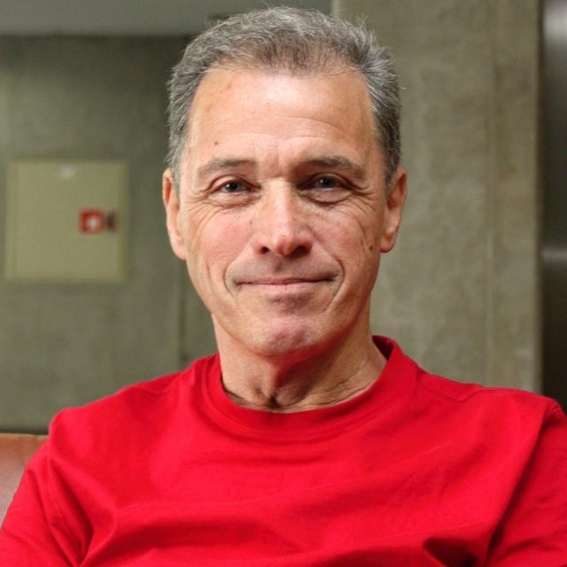 Milan Hein tvrdí,  že v divadle má divák zapomenout,  kde je,  a má mít pocit,  že nahlíží do života jiných klíčovou dírkou | foto: Adam Kebrt,  Český rozhlas