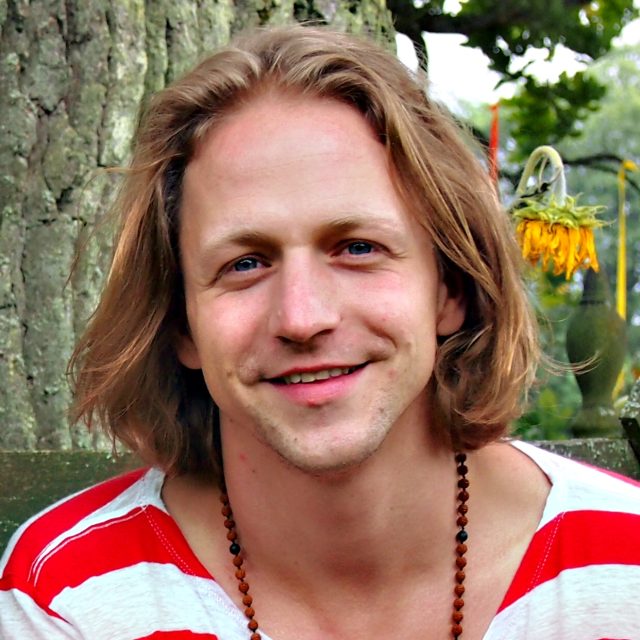 „Země je moje obrovská láska. Nejlepší místo k životu je svět jako takovej, “ vyznává se Tomáš Klus. „Jde přece o nás o všechny! Pojďme být občany této Země!“ | foto: Eva Kličková,  Český rozhlas