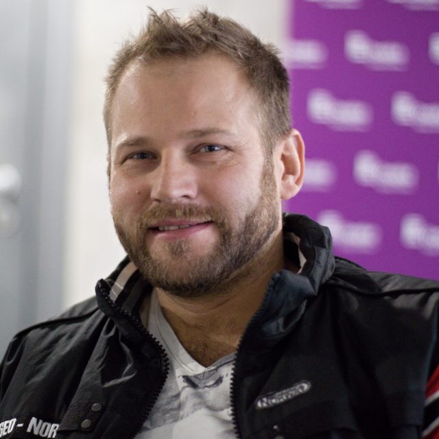 Jiří Berousek mladší od pěti let žongluje,  je špičkovým specialistou na drezuru zvířat. Od papoušků přes koně až po medvědy. Před sedmi lety od otce převzal vedení jednoho z nejslavnějších českých cirkusů | foto: Adam Kebrt,  Český rozhlas