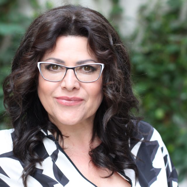 Proč se ke své profesi vracela tak dlouho? „Když zvítězí pud mateřství,  tak vás to nepustí k jiným aktivitám. A mně se ani moc nechtělo. Stala jsem se matkou pozdě a dlouho jsem se na to těšila. Užívala jsem si to se vším všudy“ | foto: Elena Horálková,  Český rozhlas