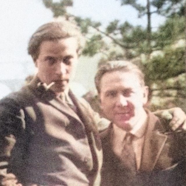 Jaroslav Seifert  (vlevo) a Vítězslav Nezval  (1923,  digitálně kolorováno) | foto: ČTK