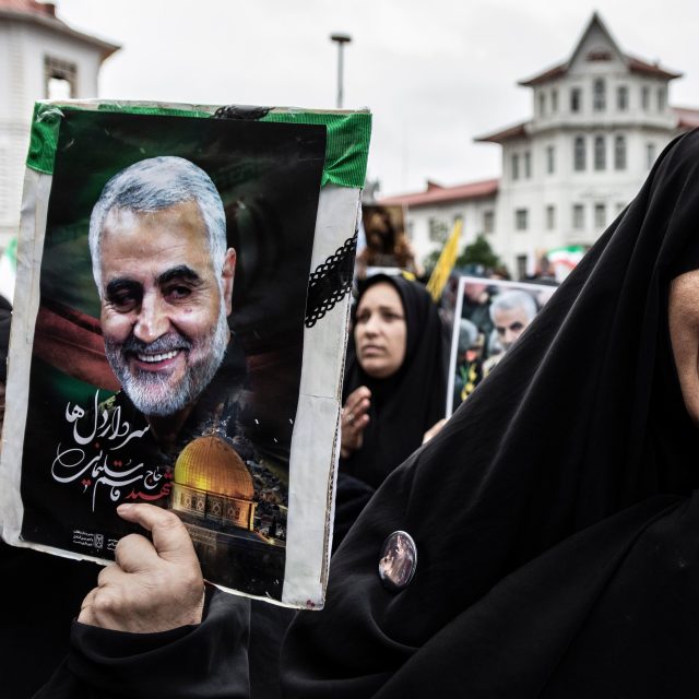 protesty po smrti íránského generála Kásema Solejmáního  (Protest against the killing of Iran General Qasem Soleimani,  Rasht,  Iran - 09 Jan 2020)  | foto: Fotobanka Profimedia