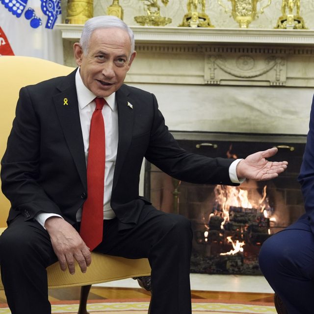 Izraelský premiér Benjamin Netanjahu  (vlevo) a americký prezident Donald Trump | foto: Evan Vucci,  AP / ČTK