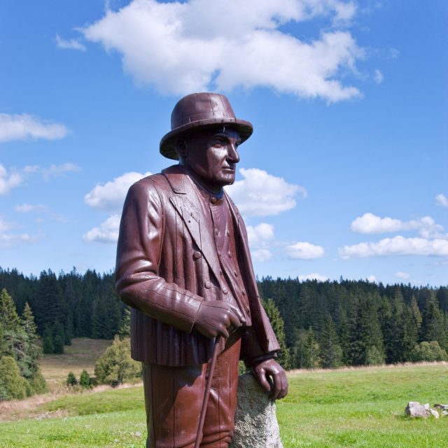 Socha Josefa Klostermanna,  zvaného Rankl Sepp,  na Kvildě | foto: Fotobanka Profimedia