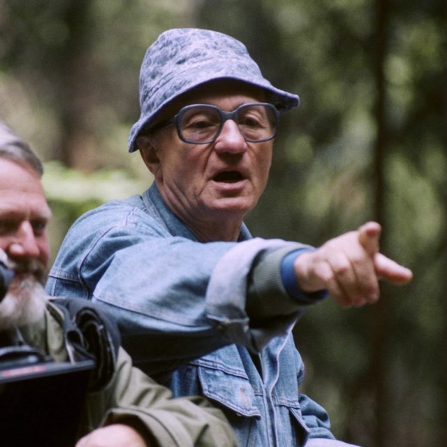 kameraman Andrej Barla a režisér Karel Kachyňa při natáčení filmu Prima sezona | foto: Tomáš Novák,  ČTK