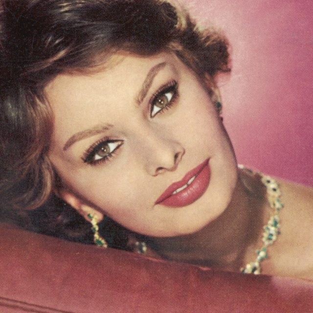 Sophia Loren na pohlednici | foto:  Unattributed photograph on a postcard,  Mary Evans Picture Library / Profimedia