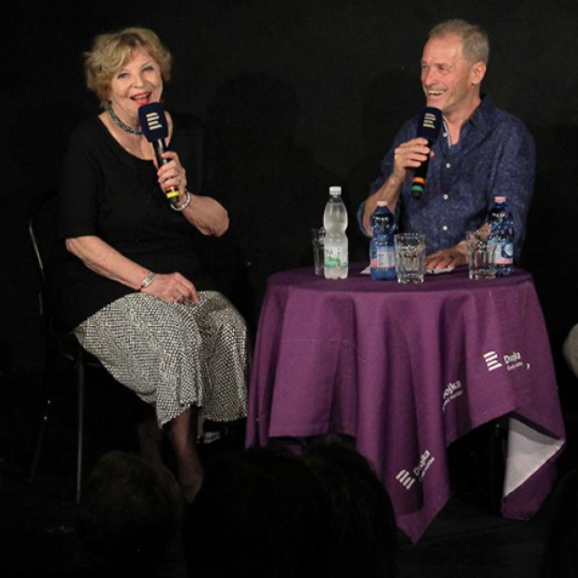 Libuše Švormová a Jakub Šmíd v Rozpravách Milana Heina | foto: Marie Krbová,  Divadlo Ungelt