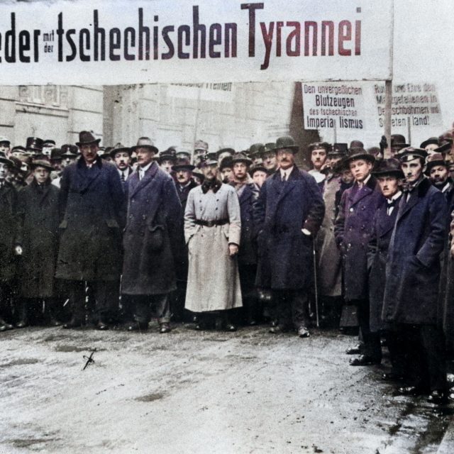 Protičeská demonstrace ve Vídni  (1919,  digitálně kolorováno) | foto: ČTK / SZ-Photo / Scherl