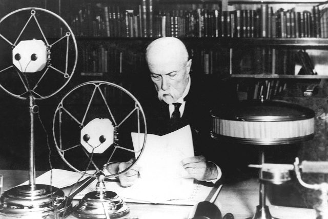 První československý prezident T. G. Masaryk promluvil v roce 1932 k americkým posluchačům | foto:  Archiv ČRo