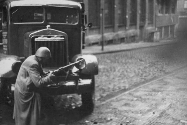 Dramatické okamžiky boje o rozhlas v roce 1945 | foto:  Archiv ČRo