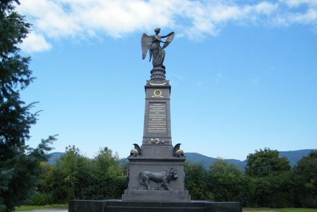 Ruský pomník v Přestanově připomínající bitvu u Chlumce v roce 1813 | foto: Gabriela Hauptvogelová,  Český rozhlas