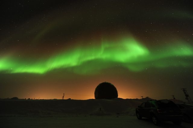 Polární záře na Aljašce | foto:  NASA,  James Spann