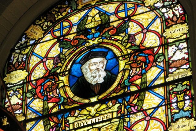 Podobizna Johna Wycliffa. Vitráž v kapli Wycliffe College,  Toronto. | foto:  Randy OHC,   CC BY 2.0