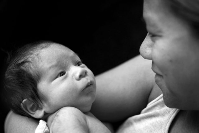 Maminka a kojenec,  ilustrační foto | foto: Stock Exchange,  John A. Ryan