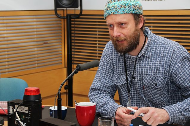 Ivo Dokoupil u mikrofonu Radiožurnálu | foto: Alžběta Švarcová,  Český rozhlas