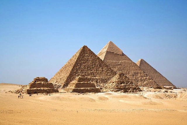 Pyramidy už dávno nejsou předmětem výzkumu českých egyptologů. Jejich posledním objevem je hrobky královny Chentkaus III. | foto: Licence Creative Commons Attribution-Share Alike 2.0 Generic,  Ricardo Liberato