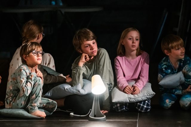 Dismančata vystoupila na festivalu Mami,  tati,  dějou se věci ve Velkém mlýně v Libni,  září 2025 | foto: AdlerArt