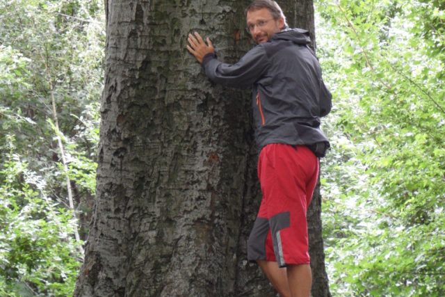 Jan Bím u stromu v Chřibech | foto: Archiv Jana Bíma