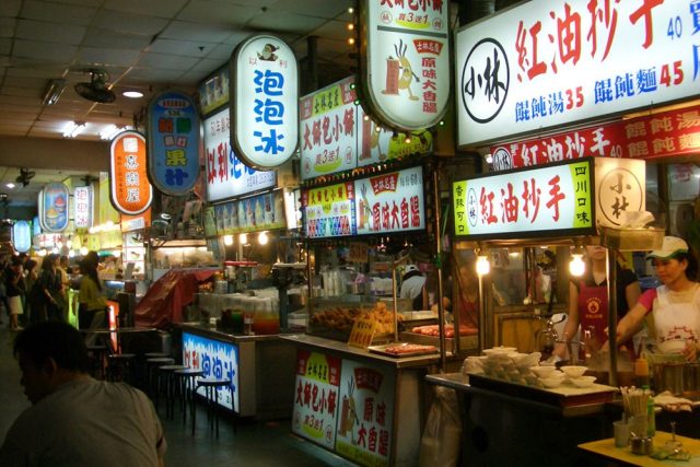 Tchajwanský noční trh. Zkuste místní kuchyni. Budete překvapeni! | foto: Marek Hándl