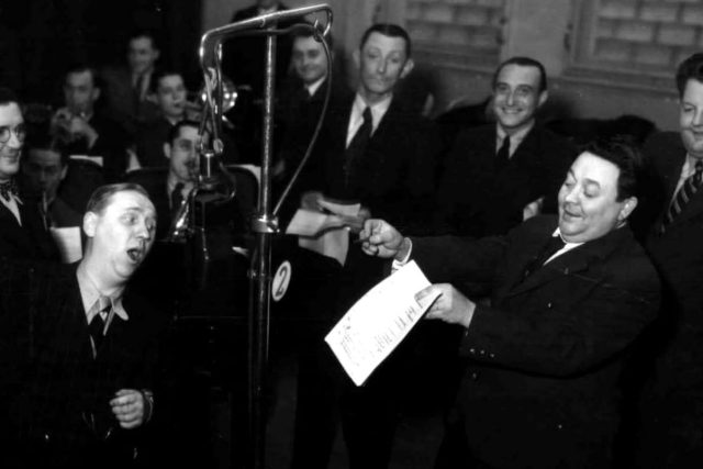 Jára Kohout-zpívající-vlevo-1936 | foto: Archivní a programové fondy Českého rozhlasu